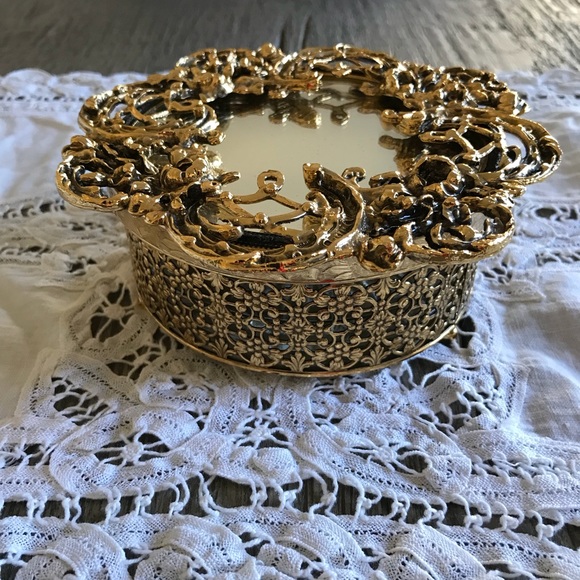 Stylebuilt Round Mirrored trinket Box - Picture 2 of 6